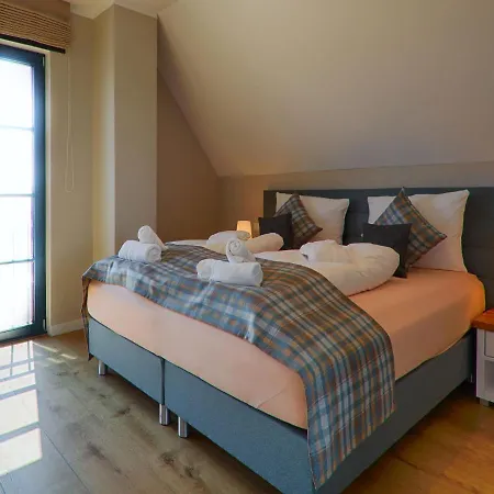 Reetland Am - Premium Reetdachvilla Mit 3 Schlafzimmern, Sauna Und Kamin F23 Сasa de vacaciones Dranske